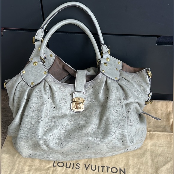 Louis Vuitton Handbags - Louis Vuitton Mahina XL Leather Bag